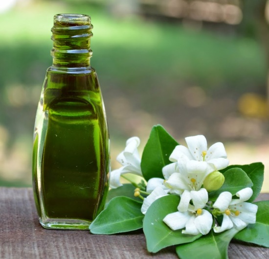 benefits of bhringraj oil