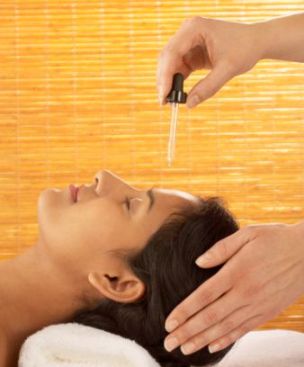 forehead oil massage